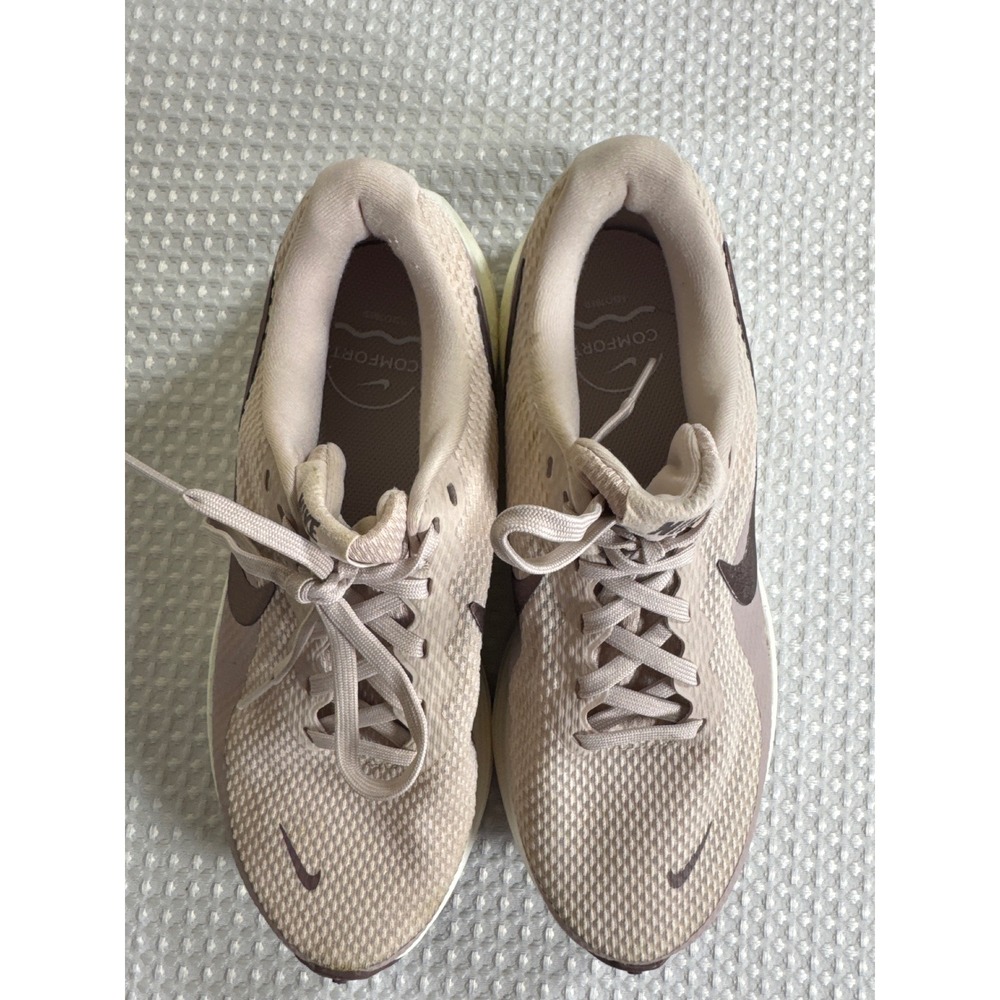 Nike Sneakers Womens 7.5 Motiva Pink IR1525-601 EUC